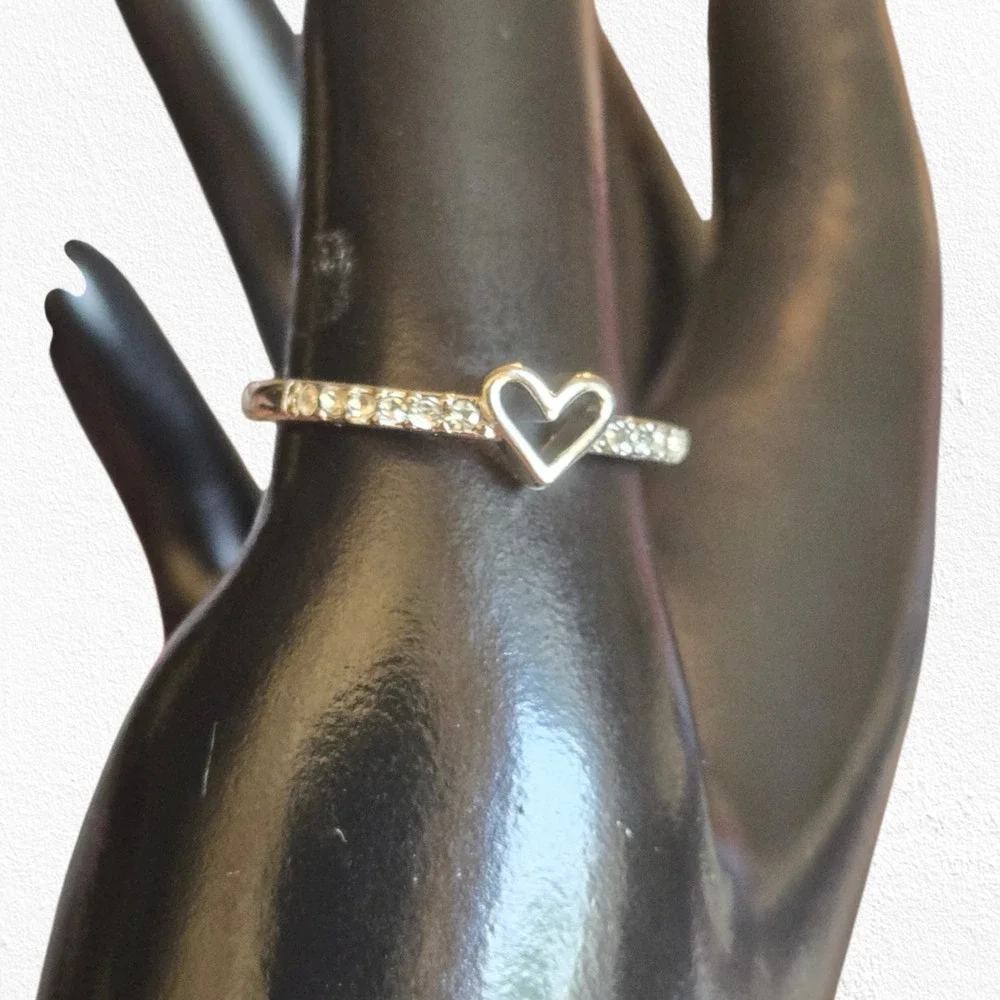 Silver Heart Coquette Zirconia Dainty Band Ring Size 8 New in Box Boutique